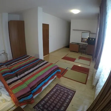 Гостевой дом Maxi 2*